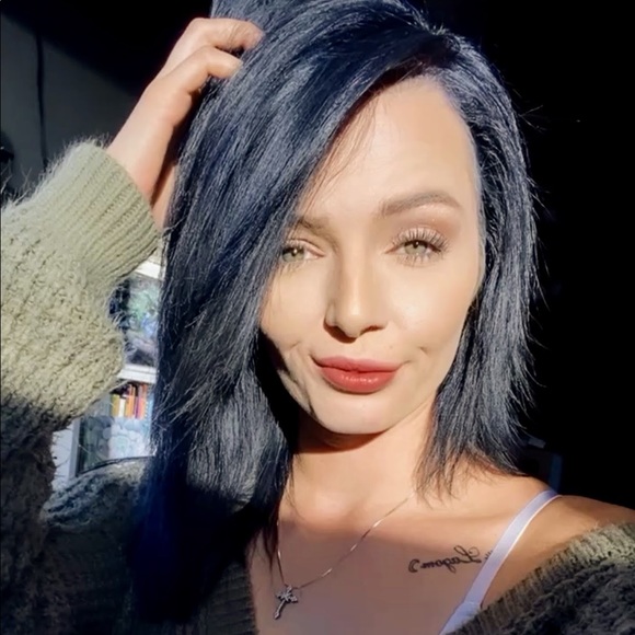 Meet your Posher, Danielle - Picture 1 of 1